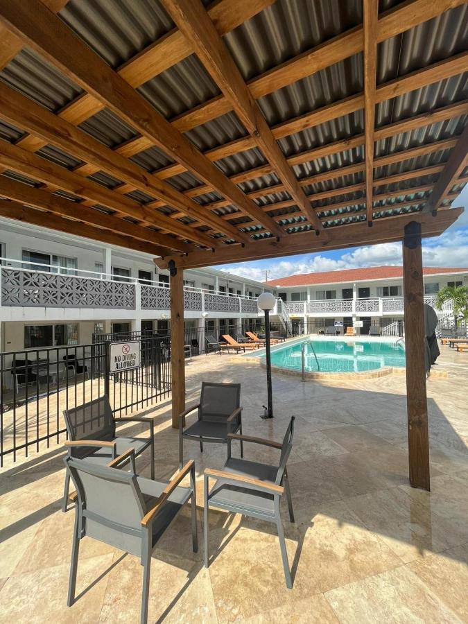 Holiday Isles Resort Madeira Beach Exterior foto