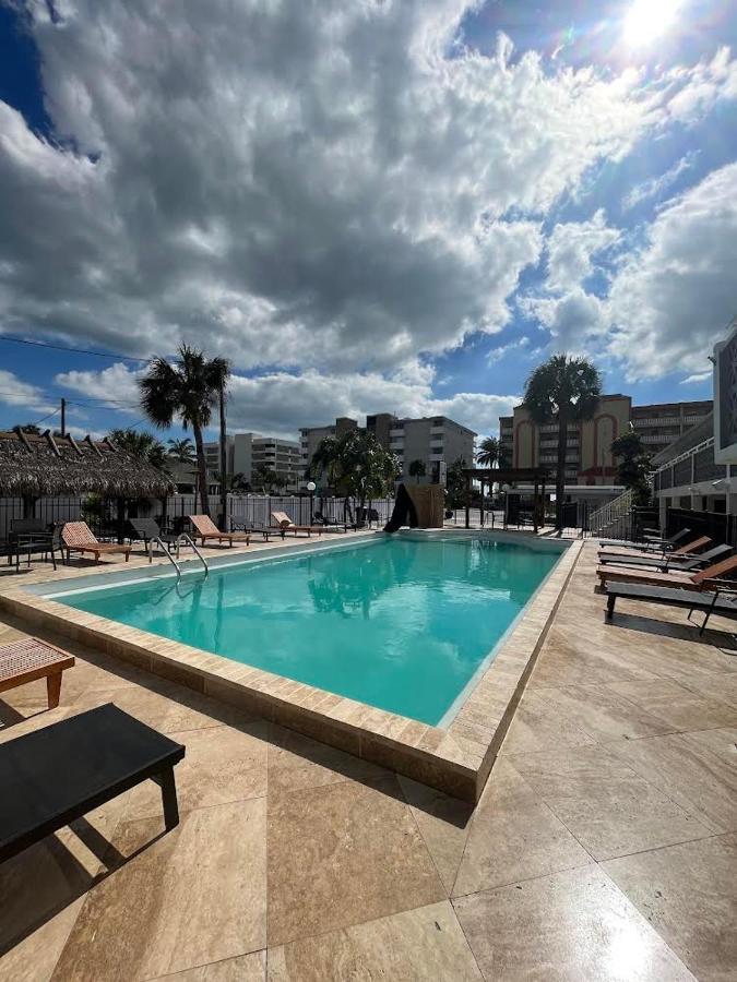 Holiday Isles Resort Madeira Beach Exterior foto